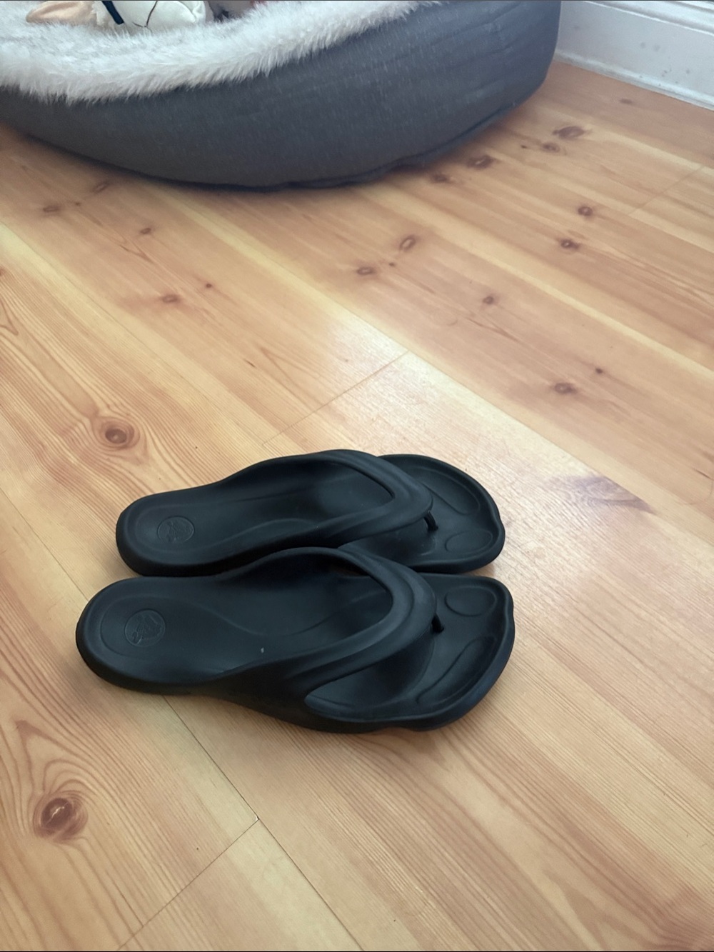 CROCS Men's Black Ergonomic Flip Flops